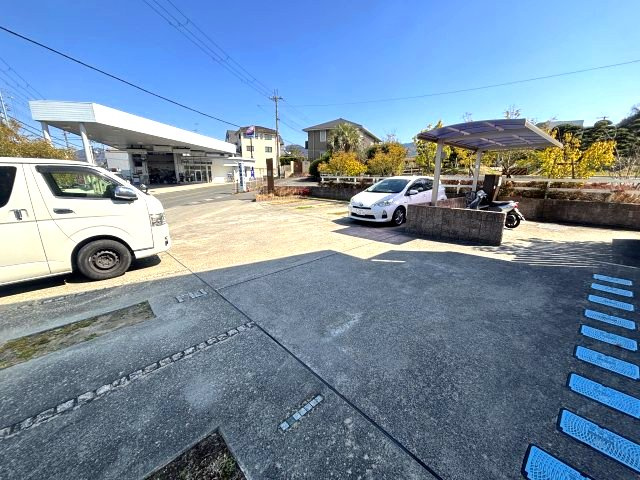 コンフォート大伴の駐車場
