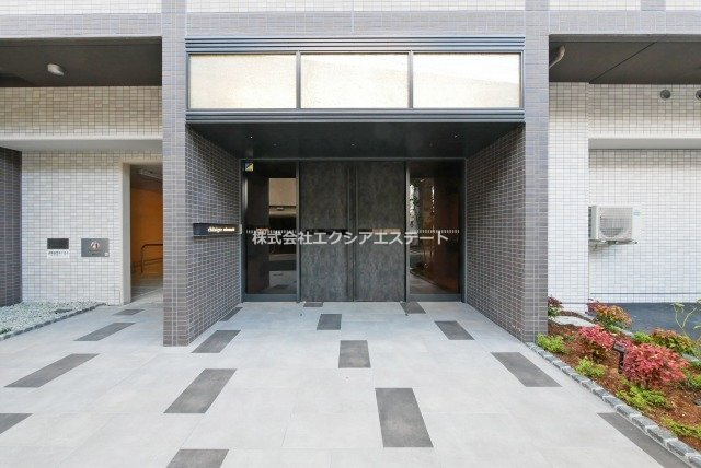 シャテーニュ上本町のエントランス