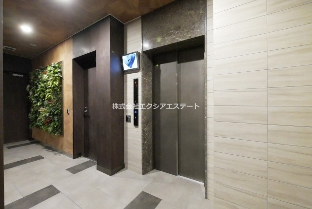 シャテーニュ上本町のロビー