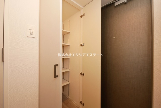 シャテーニュ上本町の玄関