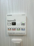 【防犯設備】 | アーサー新宮グランヒルズ☆仲介手数料無料☆ | 【浴室換気乾燥機付き】天候を気にせずお洗濯が可能。清潔感溢れるバスルームで、一日の疲れをゆったりと癒やせます。日々のメンテナンスもしやすい仕様です。
