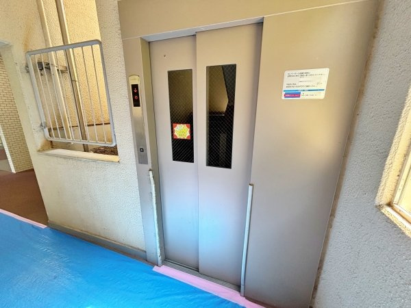 マンション内のエレベーター