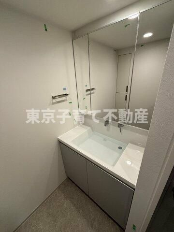 プラウドフラット本郷三丁目のエントランス