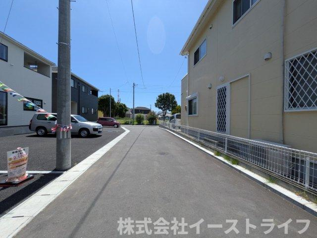 【新築戸建】　いわき市小名浜第10　全5棟のセキュリティ|同社施工写真　テレビモニター付きインターフォンです。玄関のドアを開けることなく来客の顔や声を確認できるため、トラブルの防止につながります。