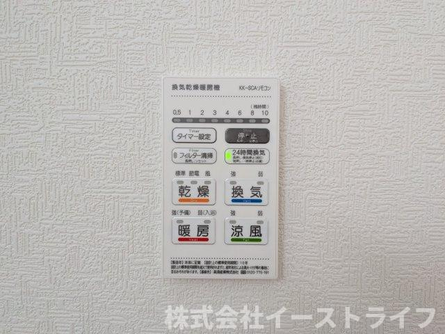 【新築戸建】　いわき市小名浜第10　全5棟の玄関|同社施工写真　玄関ポーチもある落ち着いた玄関です