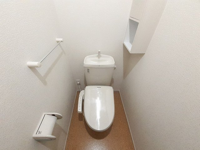 エムズ　サニーガーデンⅤのトイレ|落ち着いた色調のトイレです
