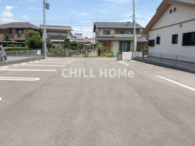 ラルジュ並榎の駐車場|当社、チルホームのHPもご覧ください(^^)/物件情報多数♪