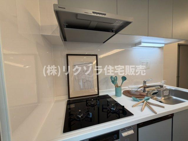 藤阪ハイツD6棟のキッチン|ビルトイン3口コンロ
■物件内覧・資金計画相談・住宅ローン相談、リフォーム相談、お問合せ受付中■
※当日・翌日のご内覧、ご相談はお電話でのお問合せがスムーズです！