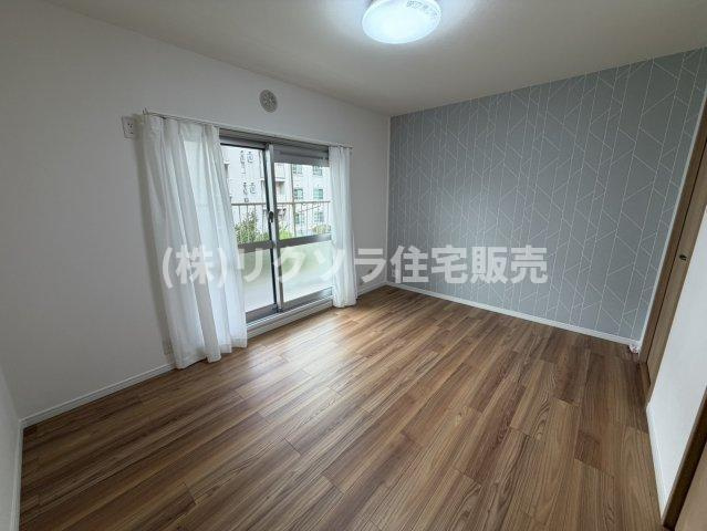 藤阪ハイツD6棟の洋室|洋室6.0帖
■物件内覧・資金計画相談・住宅ローン相談、リフォーム相談、お問合せ受付中■
※当日・翌日のご内覧、ご相談はお電話でのお問合せがスムーズです！