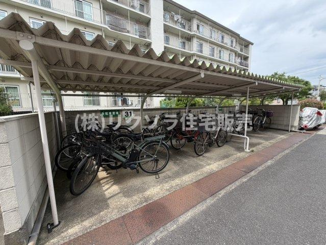 藤阪ハイツD6棟の駐輪場|■物件内覧・資金計画相談・住宅ローン相談、リフォーム相談、お問合せ受付中■
※当日・翌日のご内覧、ご相談はお電話でのお問合せがスムーズです！