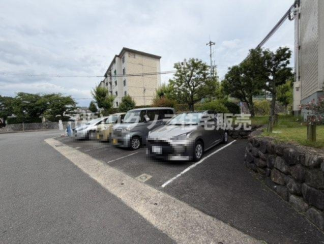 藤阪ハイツD6棟の駐車場|■物件内覧・資金計画相談・住宅ローン相談、リフォーム相談、お問合せ受付中■
※当日・翌日のご内覧、ご相談はお電話でのお問合せがスムーズです！