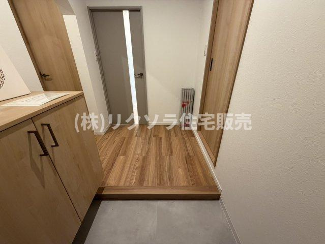 藤阪ハイツD6棟の内装|玄関内部
■物件内覧・資金計画相談・住宅ローン相談、リフォーム相談、お問合せ受付中■
※当日・翌日のご内覧、ご相談はお電話でのお問合せがスムーズです！