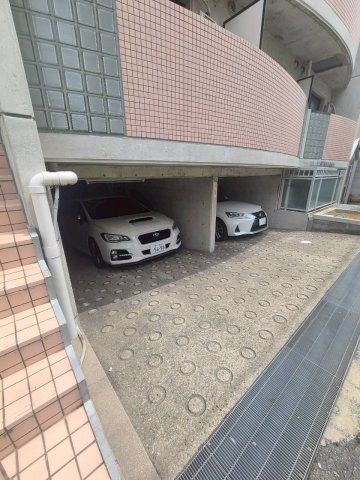 エルグランデモンドの駐車場