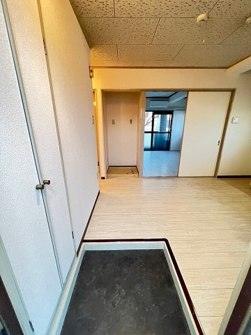 エメラルド崇徳院の玄関