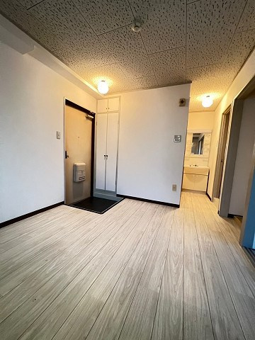 エメラルド崇徳院の居間・リビング