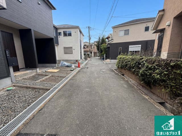 羽曳野市南恵我之荘　第2期　新築一戸建ての前面道路含む現地写真|周辺は落ち着いた街並みの住宅地！子育てがしやすい住環境です！まだ未完成ですが、現地でしかわからない事もございます。是非一度ご覧ください。