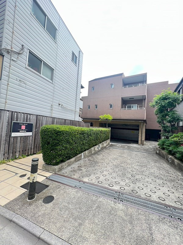 パークキューブ学芸大学の駐車場
