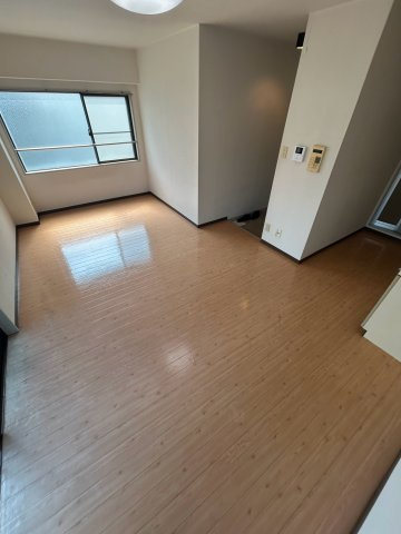 アバントコート本山の洋室