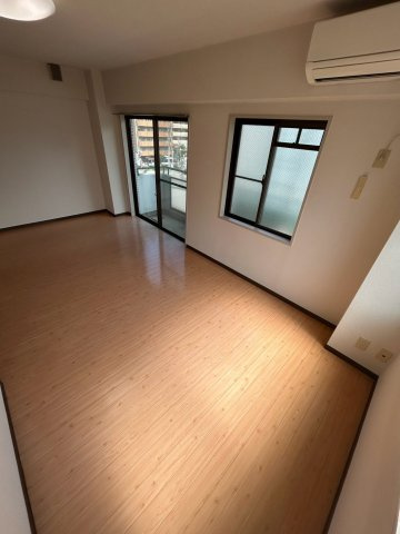アバントコート本山の洋室