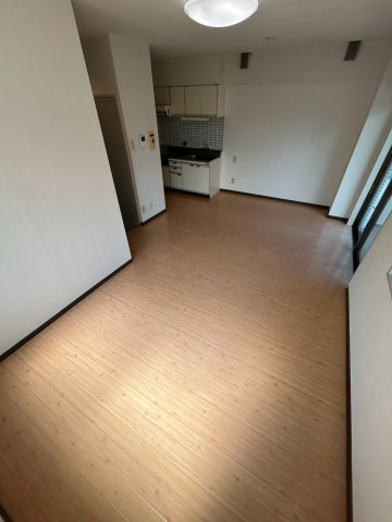 アバントコート本山の洋室