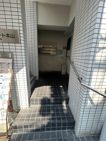 アバントコート本山のエントランス