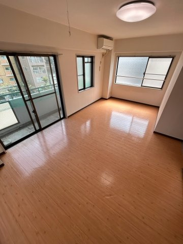 アバントコート本山の洋室
