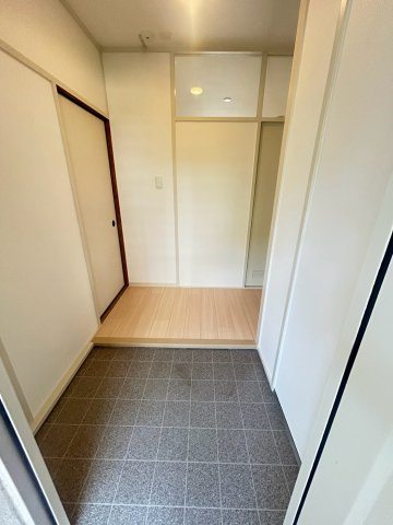 UR武庫川 28号棟の玄関