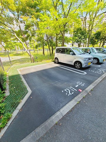 UR武庫川 21号棟の駐車場