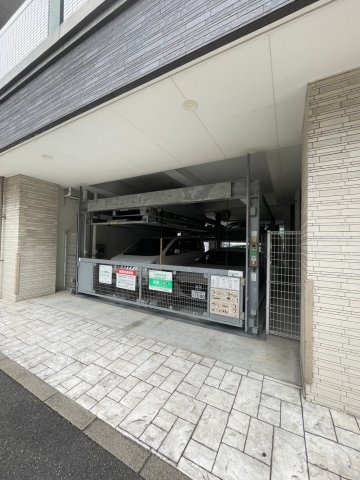 エンクレスト天神STAGEの駐車場