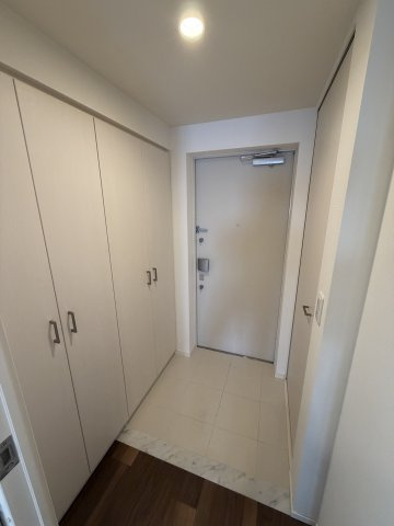 TLRレジデンス本町WESTの玄関