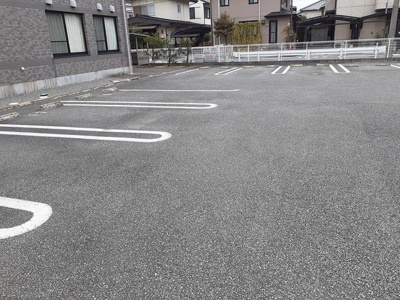 【駐車場】 | ラフォーレ広畑 | 駐車場に車を止められます