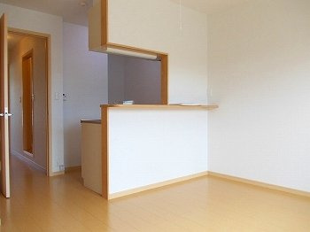 【居間・リビング】 | ラフレシールＨ | こちらのリビングで趣味の時間をお楽しみください
