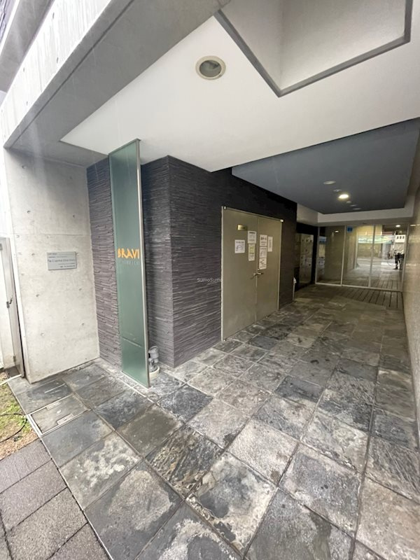 BRAVI上本町のエントランス