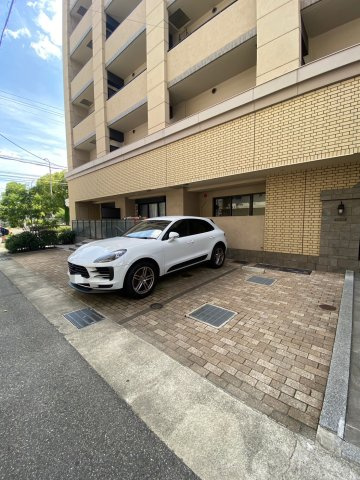 ナタリー神戸の駐車場