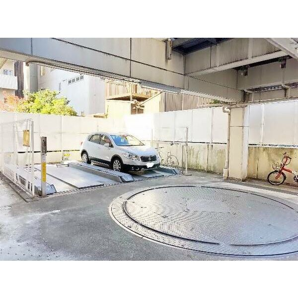 プレディアスタイル白川公園(旧ルーエ白川公園)　名古屋市賃貸　仲介手数料無料の駐車場