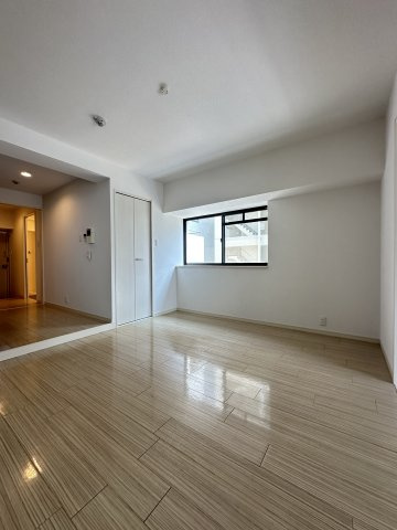 サクシード南森町の居間・リビング
