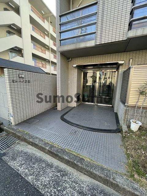 セレーノ立花のエントランス