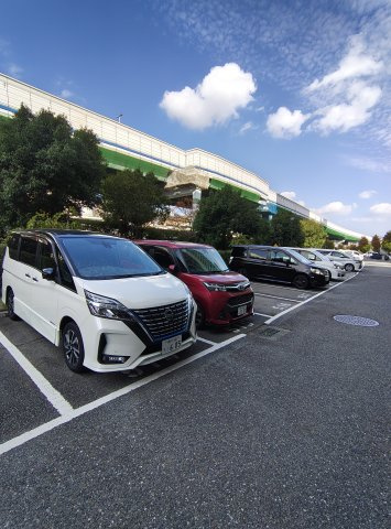 HAT神戸・脇の浜　18号棟の駐車場