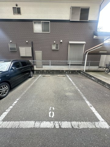 シャルマンビオスの駐車場