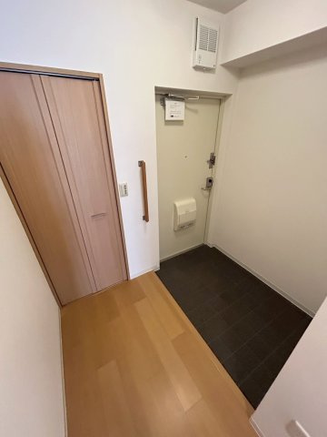 ＵＲＫＯＢＥ・岡本4号棟の玄関