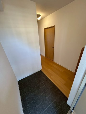ＵＲＫＯＢＥ・岡本4号棟の玄関