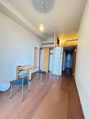 レオパレスアプライズ塚口の居間・リビング|こちらの居間で趣味の時間をお楽しみください