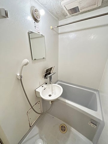 レオパレスアプライズ塚口の浴室|日々の暮らしに欠かせないお風呂です