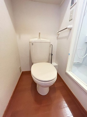 レオパレスアーデルⅠのトイレ|清潔感のあるトイレです