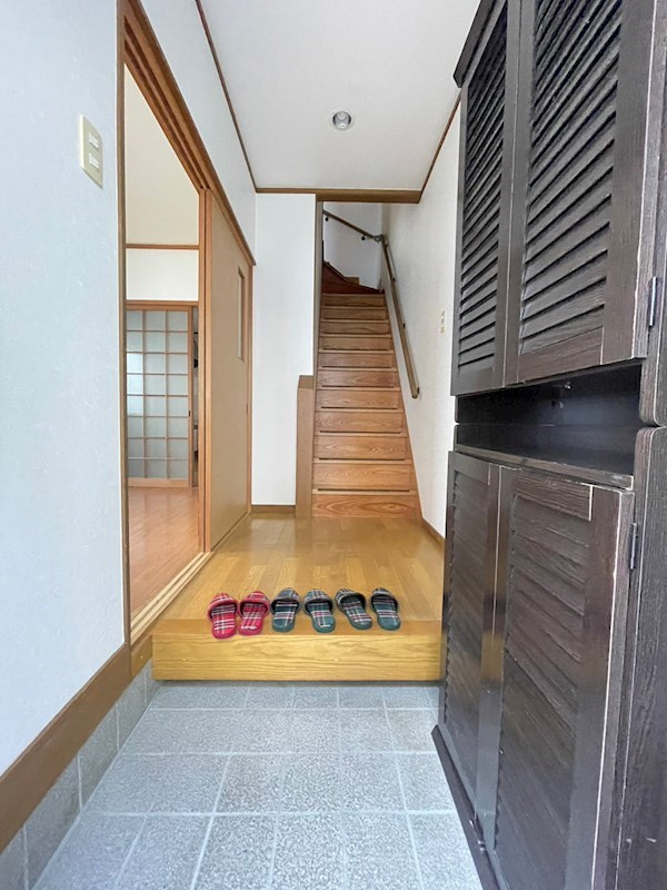 久保町3丁目戸建の玄関