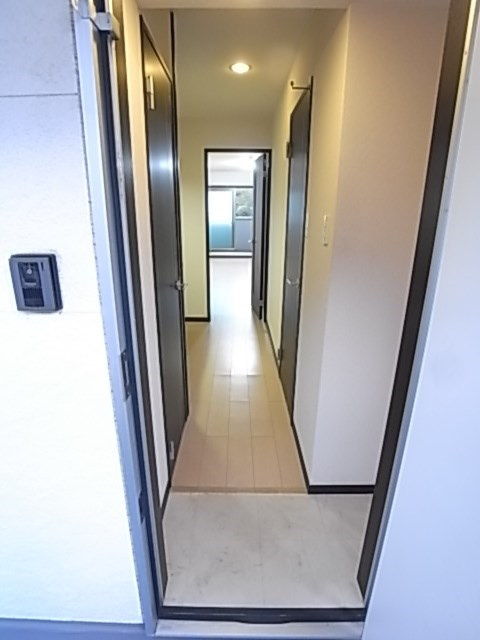 フジパレス立花ノースの玄関|収納もある玄関です