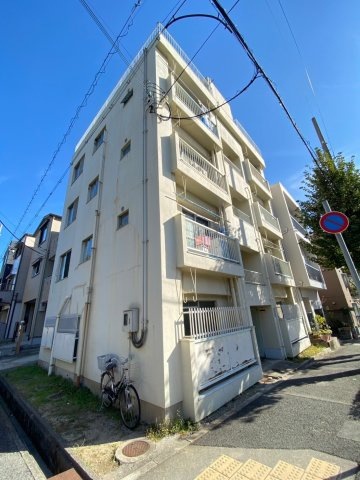 新堂マンションの外観