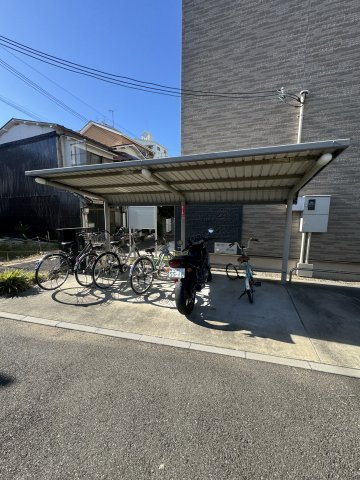 メゾン ド カルムⅢの駐車場