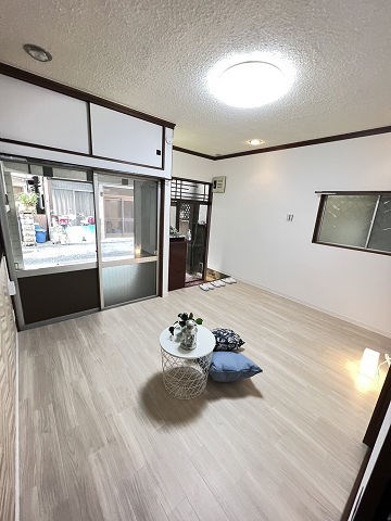 西立花町2丁目戸建貸家（31-78）の居間・リビング