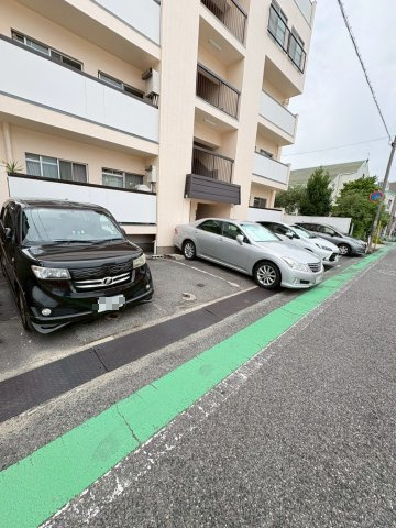 阪神甲子園住宅の駐車場
